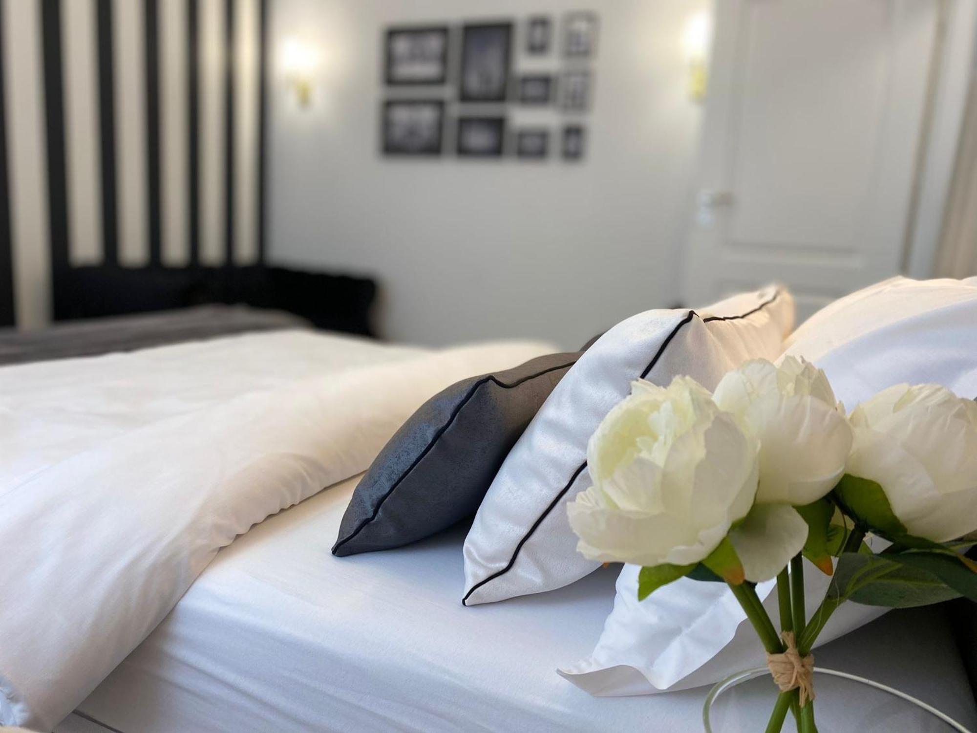 Studio Luxury Black & White Alba Iulia Luaran gambar